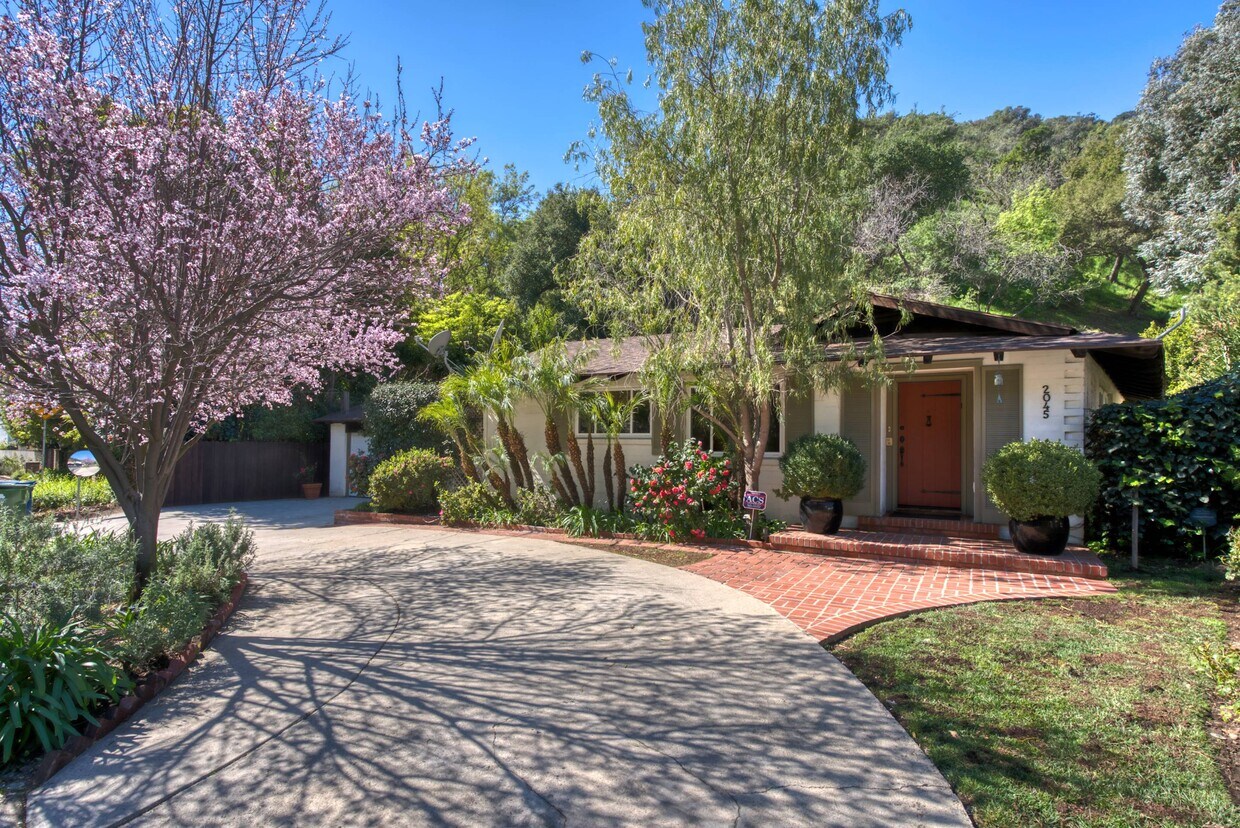 2045 Benedict Canyon Dr, Beverly Hills, CA 90210 House for Rent in