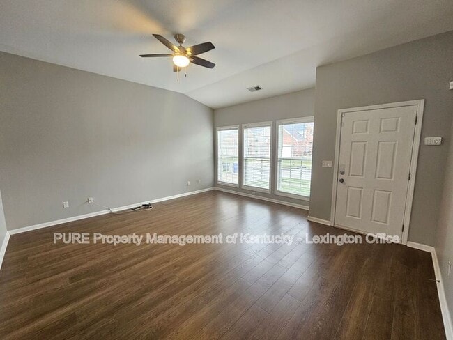 Building Photo - 688 Estrella Dr