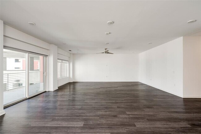 Foto del edificio - 4361 S Congress Ave