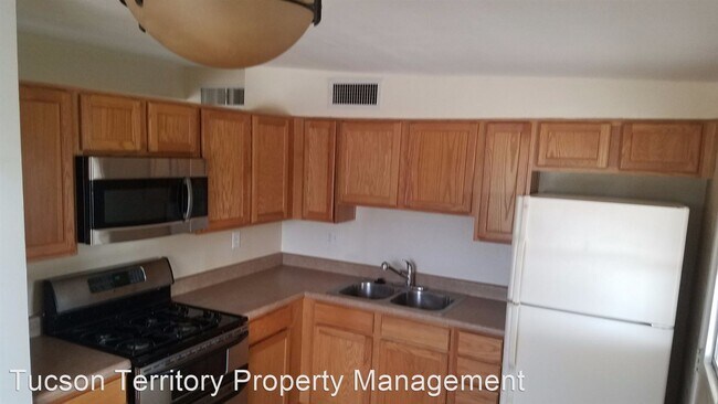 Building Photo - 3 br, 2 bath House - 4632 E. 32nd St.