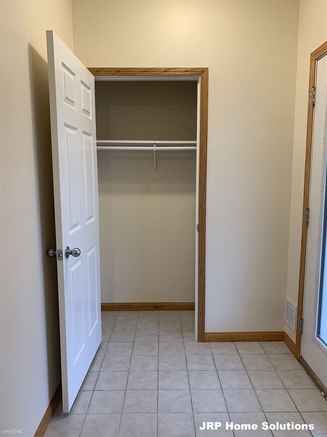 Foto del edificio - 2 br, 1 bath Apartment - 6400 Gillis Dr Ste A