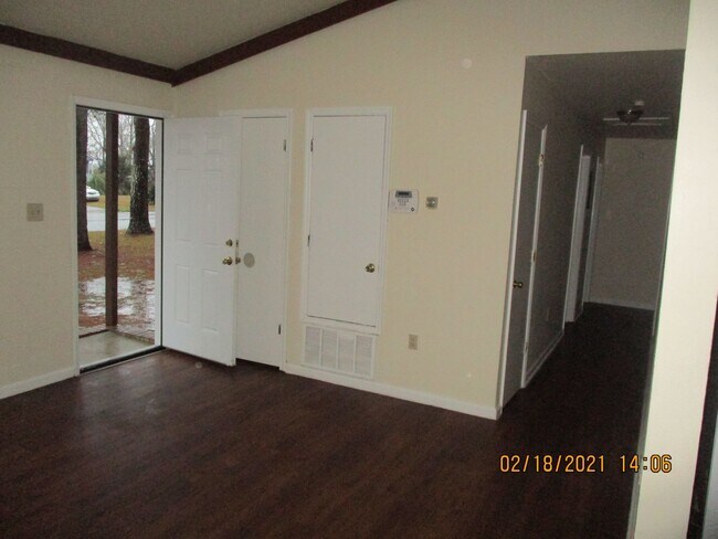 Building Photo - 2310 Beachview Dr