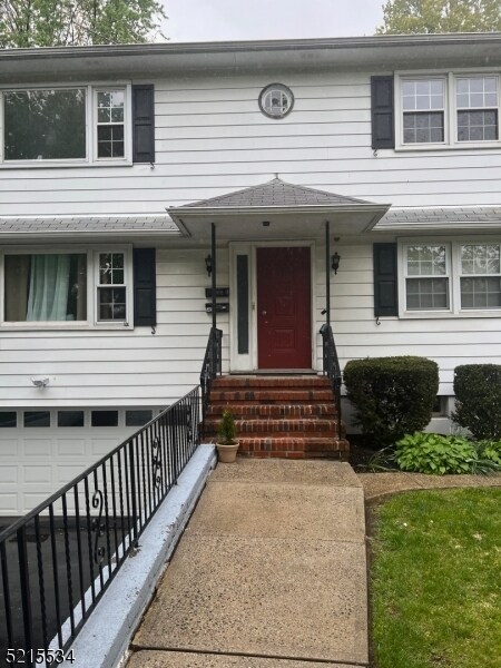 Building Photo - 549 Broughton Ave