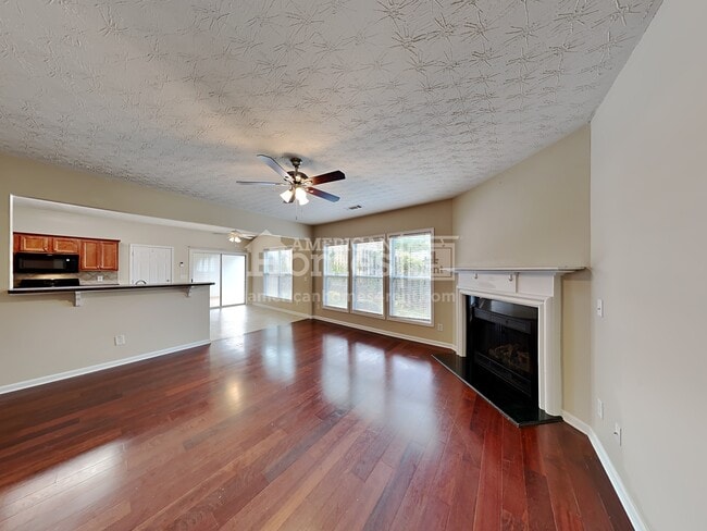 Building Photo - 317 Azalea Loop