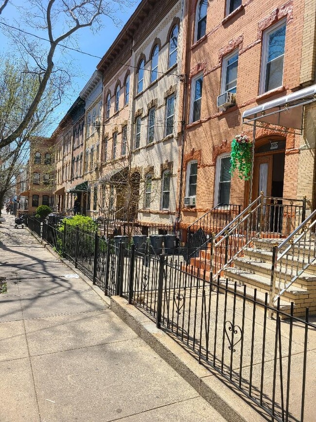 Building Photo - 1517 Greene Ave