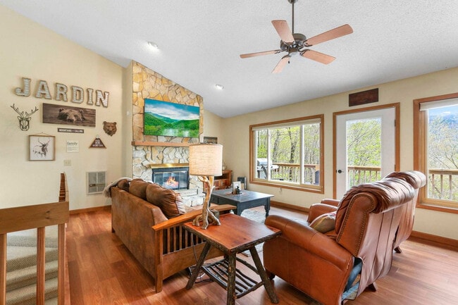 Foto del edificio - 129 Lower Grouse Ridge Rd