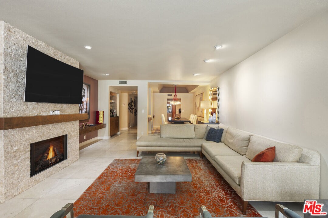 Foto principal - 8455 Fountain Ave