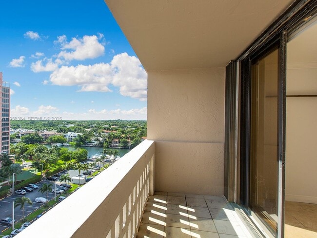 Foto del edificio - 90 Edgewater Dr