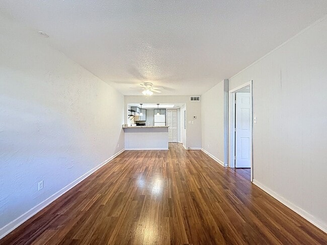 Foto del edificio - 8302 Bardmoor Blvd