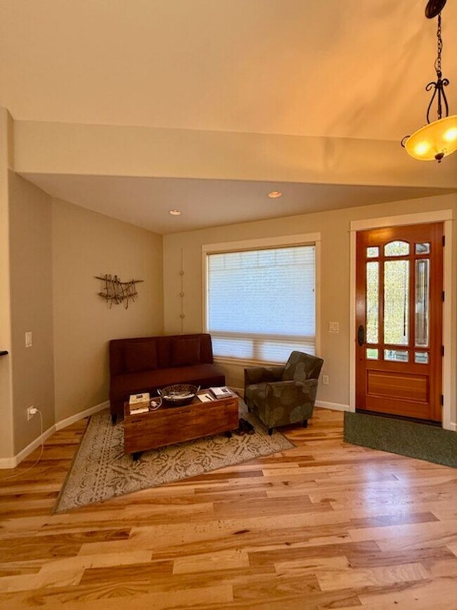 Building Photo - Charming Single-Level 3 BR Retreat in Shev...