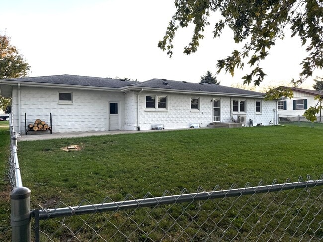 Building Photo - Four bedroom home located in Eyota MN