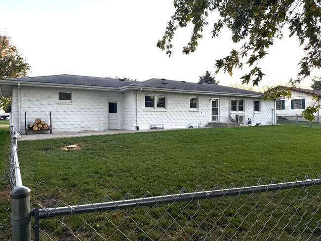 Foto del edificio - Four bedroom home located in Eyota MN