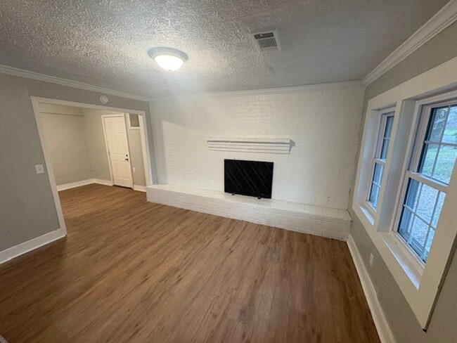 Building Photo - Renovated 3 Bedroom 1 Bath Home for Rent!