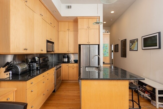Building Photo - 758 Tremont St