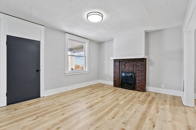 Building Photo - 12 W Meyers St