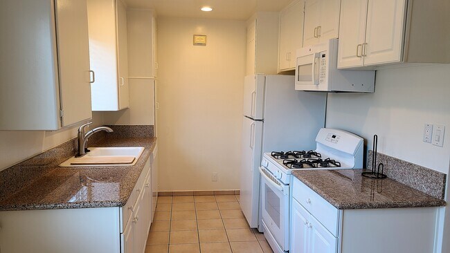 Building Photo - 4023 1/2 S Centinela Ave