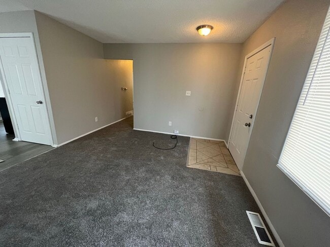 Building Photo - Cozy 3 Bed, 1 Bath Home!