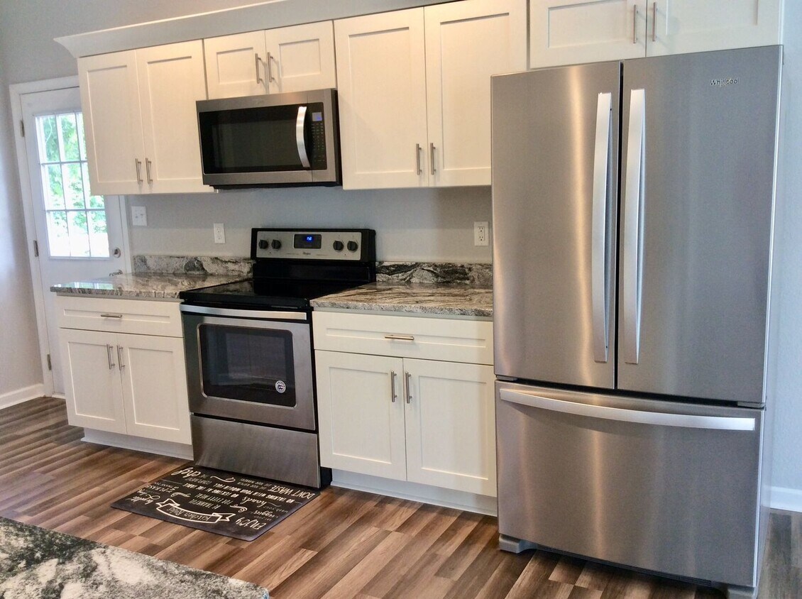 Primary Photo - ***3 BED 3 FULL Bath SUPER Near Naval Medi...