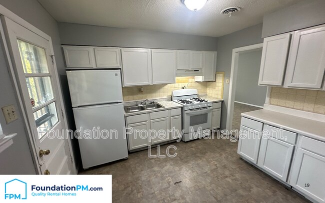 Foto del edificio - 3242 Forest Brook Dr