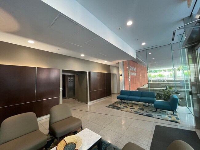 Foto del edificio - Benson Tower Condo in the Heart of Downtow...