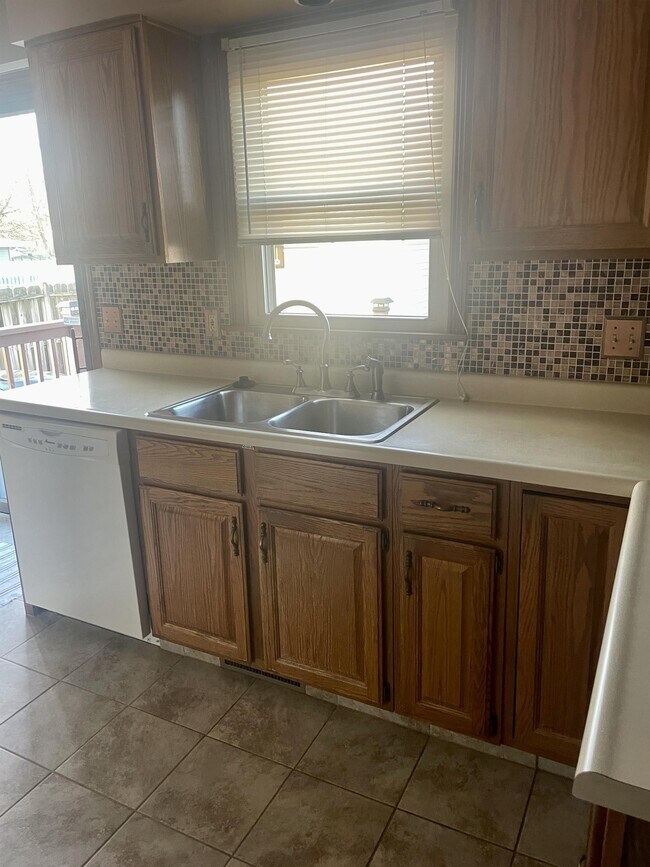 Building Photo - 5641 London Dr