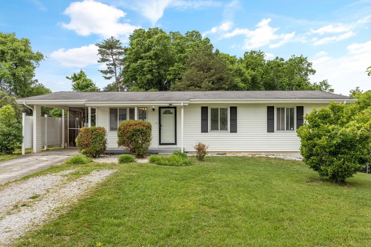 Front view - 1225 Ferd Hickey Rd