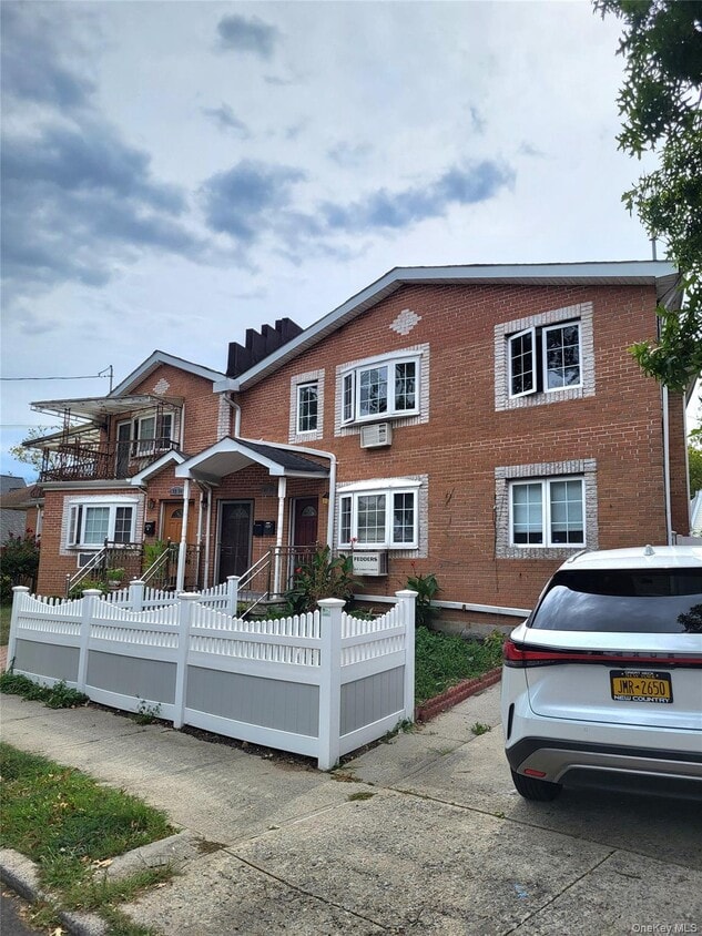 Primary Photo - 92-26 Winchester Blvd