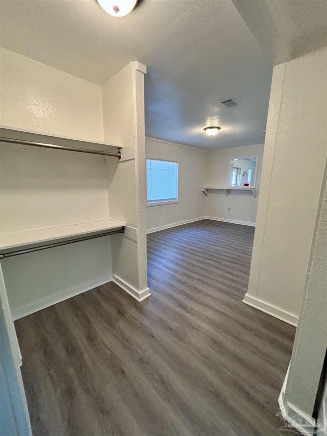 Building Photo - 409 Belmont Ave