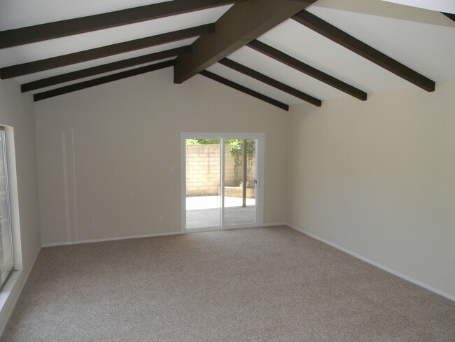 Building Photo - 1404 E Sycamore Ave