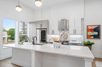 Building Photo - 4208 Live Oak St