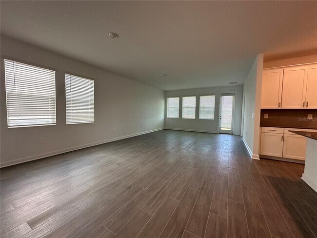 Foto del edificio - 5665 Wood Bridge Pl