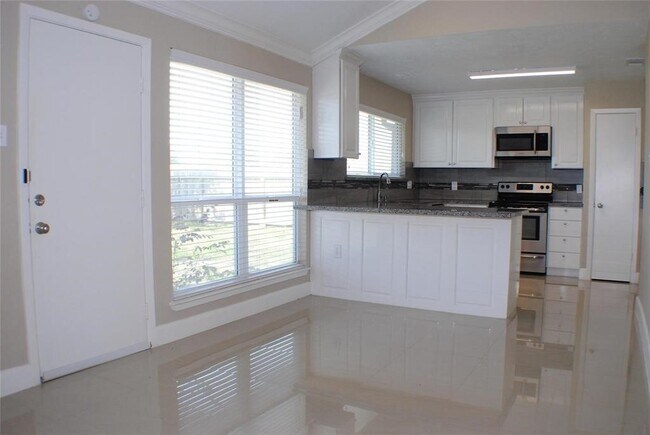 Building Photo - 227 Shiloh Dr