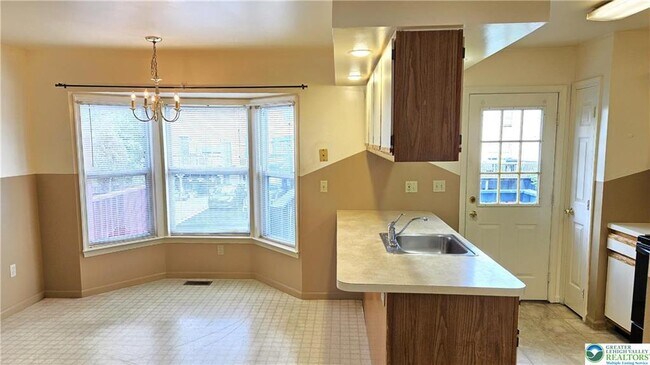 Foto del edificio - 327 Hill Rd