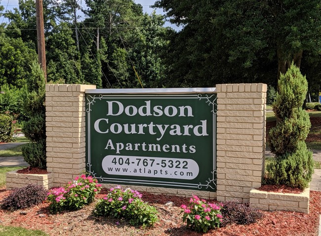 Foto del edificio - Dodson Courtyard Apartments