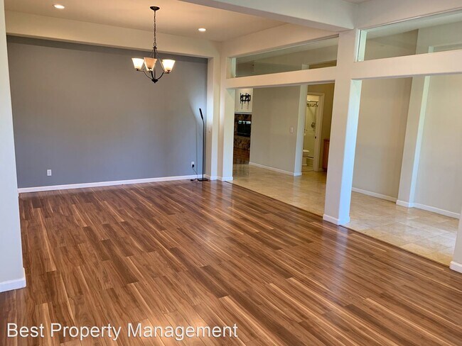 Building Photo - 4 br, 3 bath House - 2637 Presidio Dr