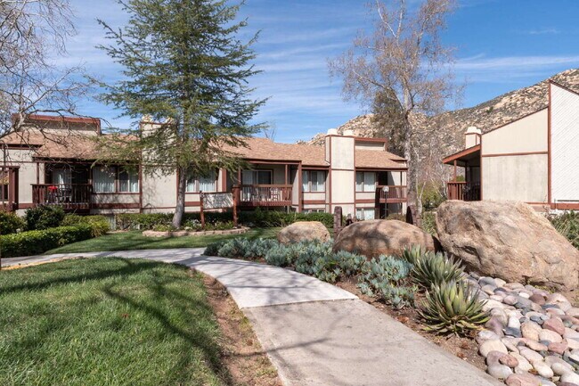 Foto del edificio - Scenic Long-term Rentals!