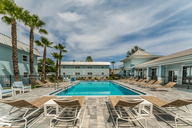 Pool View 2 - Surf Apartments