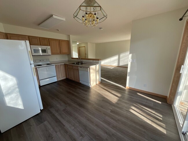 Building Photo - 2 bed, 2 bath Condo in Cordata Near Parks ...