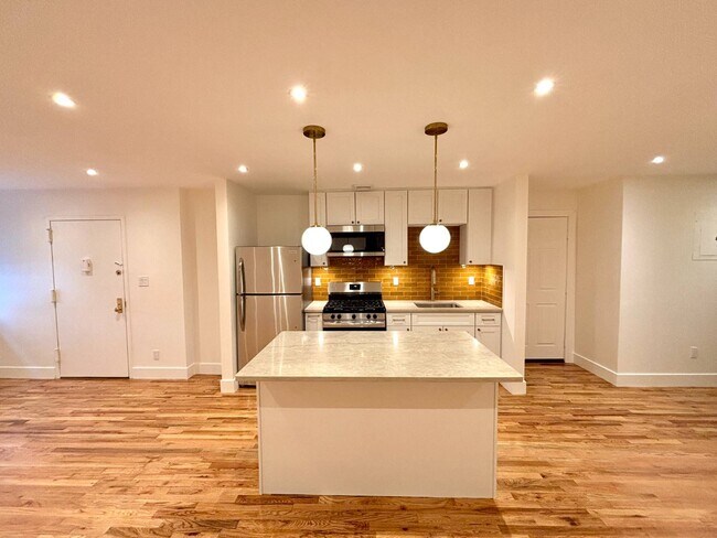 Foto del edificio - 2182 Davidson Ave