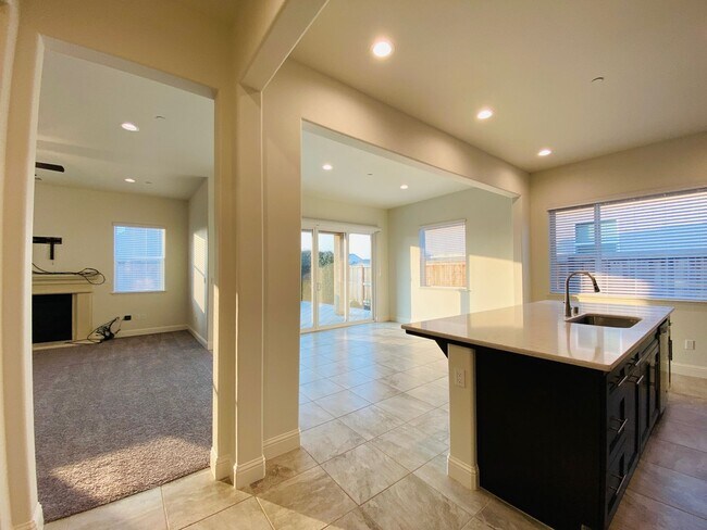 Foto del edificio - $2,450 Shaw and Leonard - Beautiful 3 Bedr...