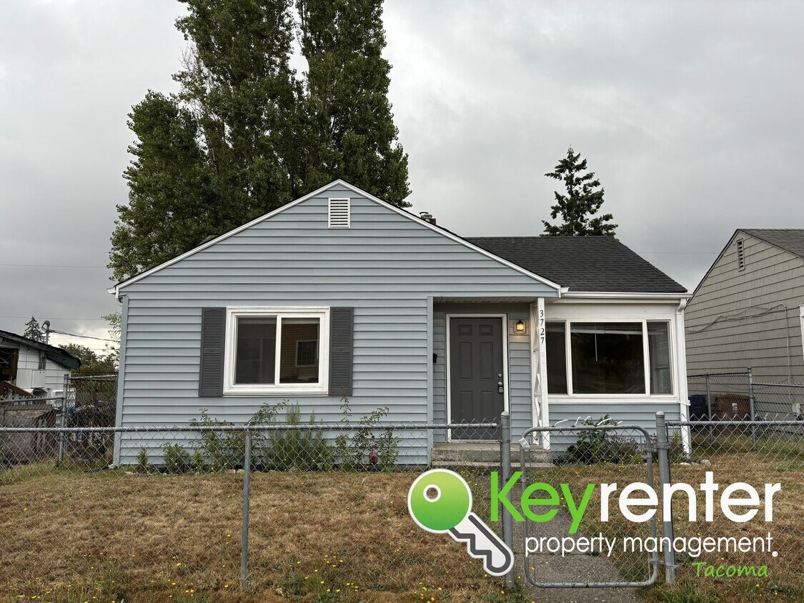 Primary Photo - Charming Newly Remodeled Home + 50% Off Fi...