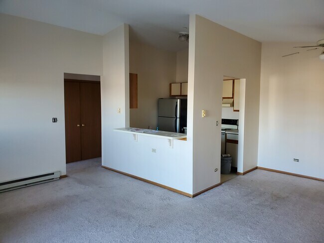 Building Photo - 1354 Cunat Ct