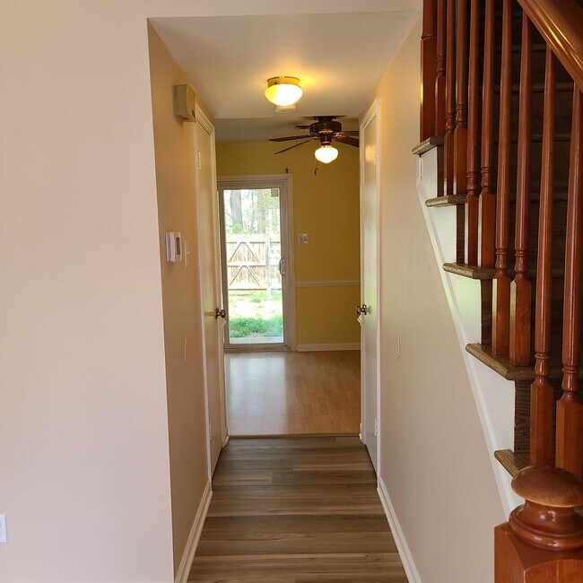 Building Photo - Incredible Townhouse in N Chesterfield!
