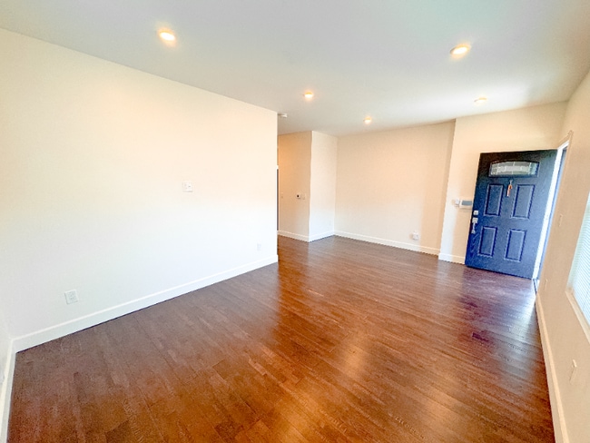 Building Photo - 835 35th St