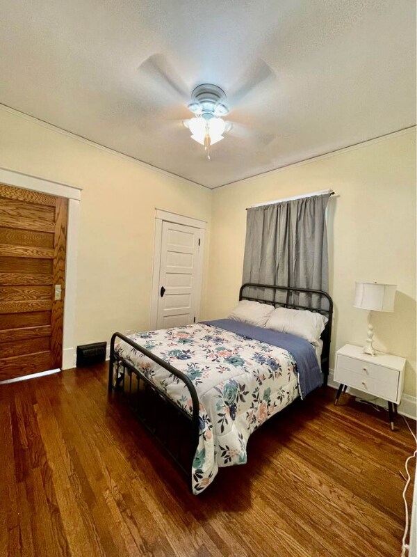 Primary Photo - 3923 Campbell St