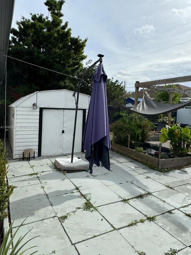 Foto del edificio - 4820 SW 11th Ct