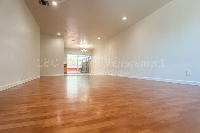 Foto del edificio - 120 Ward Ct