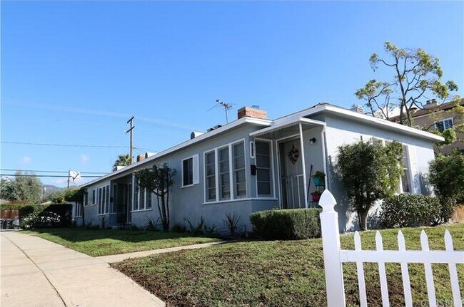 Building Photo - 1813 W Victory Blvd