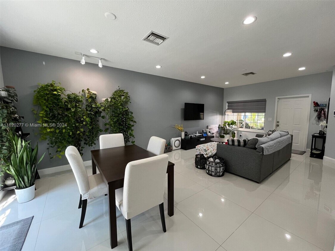 Foto principal - 7636 S Stonecreek Cir