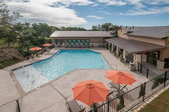 Foto del edificio - 761 Trinity Hills Dr